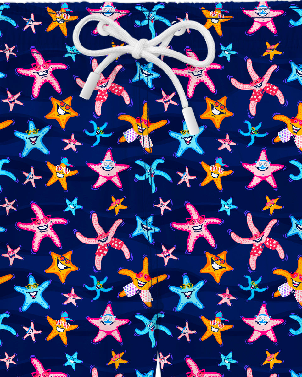 Stoff-Detail der Super Starfish Badehose aus recyceltem PET, Noah*s Ocean