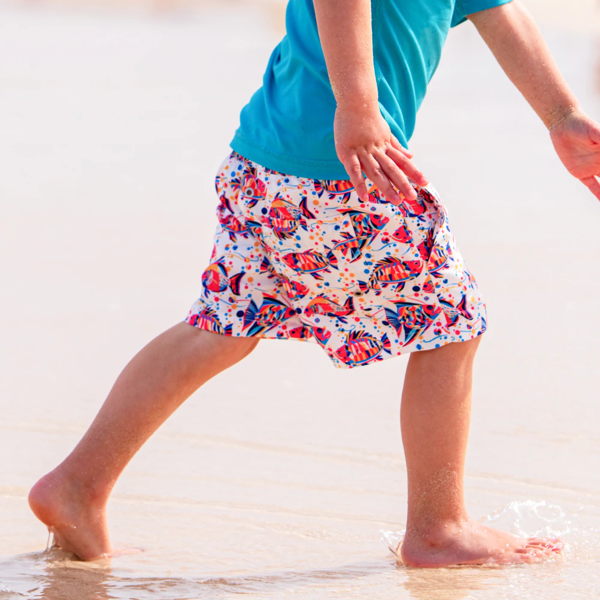 Nachhaltige Kinder-Badehose aus recyceltem Material – Modell Funky Fish von Noah*s Ocean.